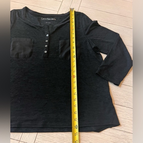 Calvin Klein basic black T with front pockets, button front. Size L - Picture 5 of 7
